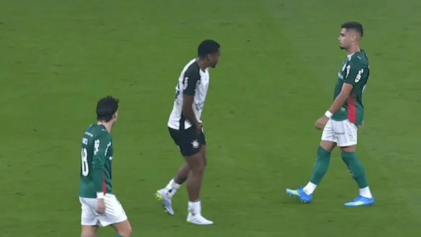 André, do Corinthians, foi expulso por gesto obsceno • Reprodução/Premiere