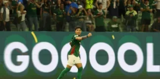 O jogador Gustavo Gómez, da SE Palmeiras, comemoras seu gol contra a equipe do C Athletico Paranaense, durante partida válida pela décima segunda rodada, do Campeonato Brasileiro, Série A, na arena Allianz Parque. (Foto Cesar GrecoPalmeirasby Canon)