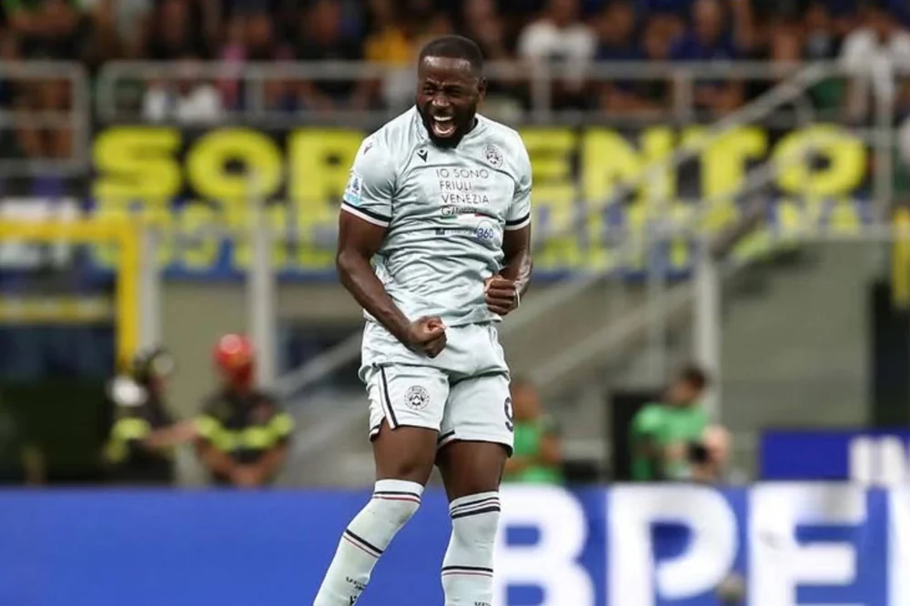 Keinan Davis celebrando con Udinese.